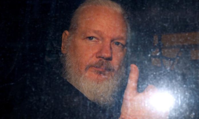 Detienen al fundador de Wikileaks en Londres