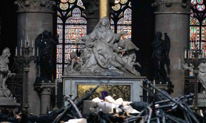 Reanudan las labores de restauración en Notre Dame