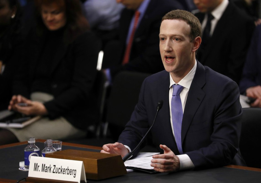 Zuckerberg reconoció que sus datos fueron vulnerados por Cambridge Analytica