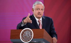 Analiza López Obrador legalizar drogas para consumo medicinal